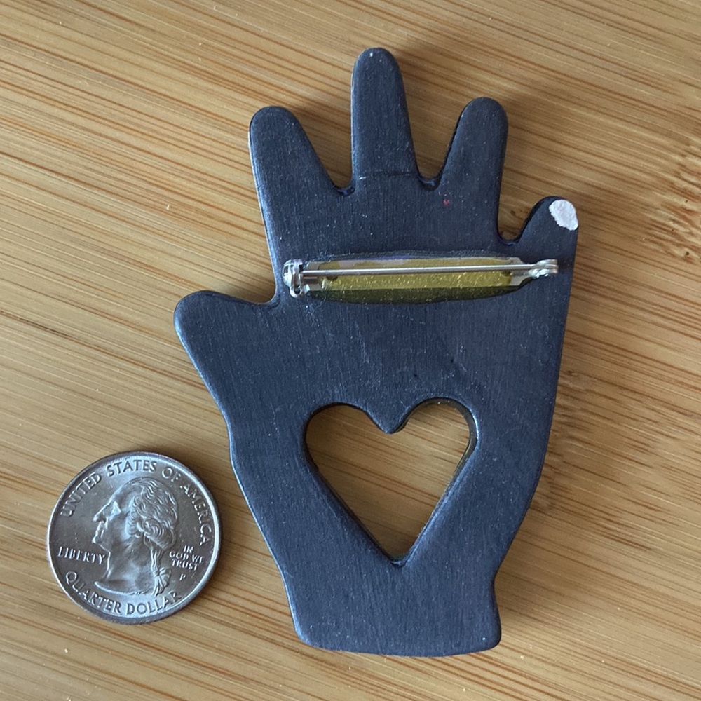 Handmade ceramic pin - Picture 2 of 2